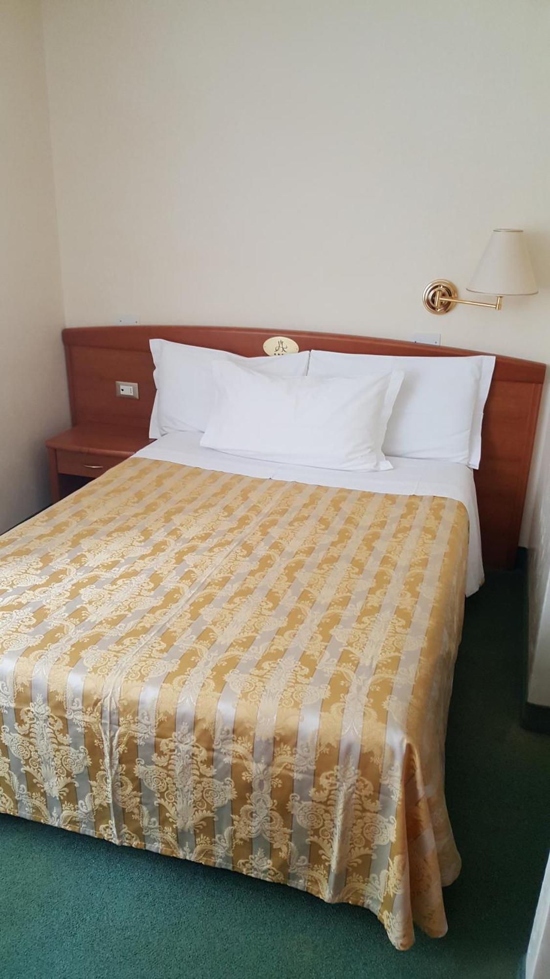Hotel Arizona 利尼亚诺萨比亚多罗 客房 照片