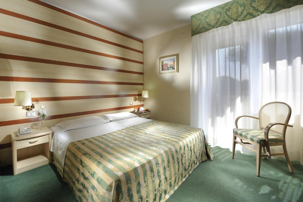 Hotel Arizona 利尼亚诺萨比亚多罗 客房 照片